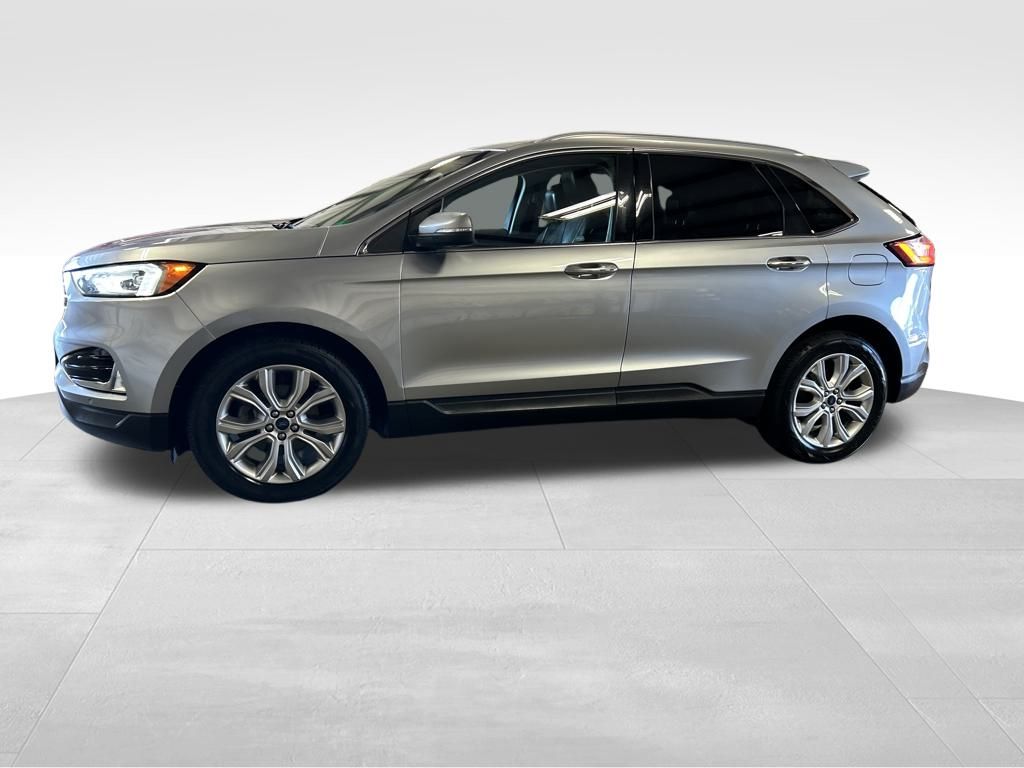 2020 Ford Edge Titanium photo 2