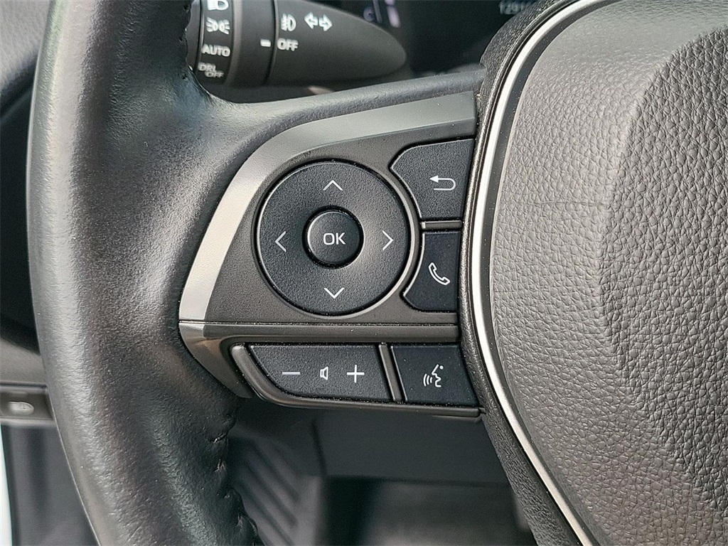 2024 Toyota Corolla Cross XLE photo 36
