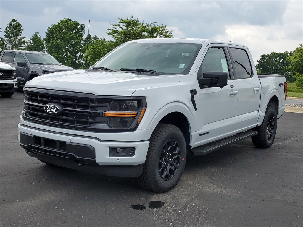 2025 Ford F-150 XLT photo 2