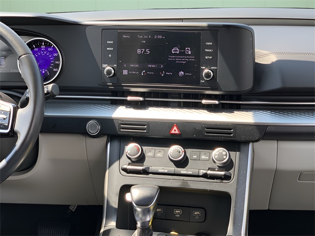 2024 Kia Carnival LX photo 19