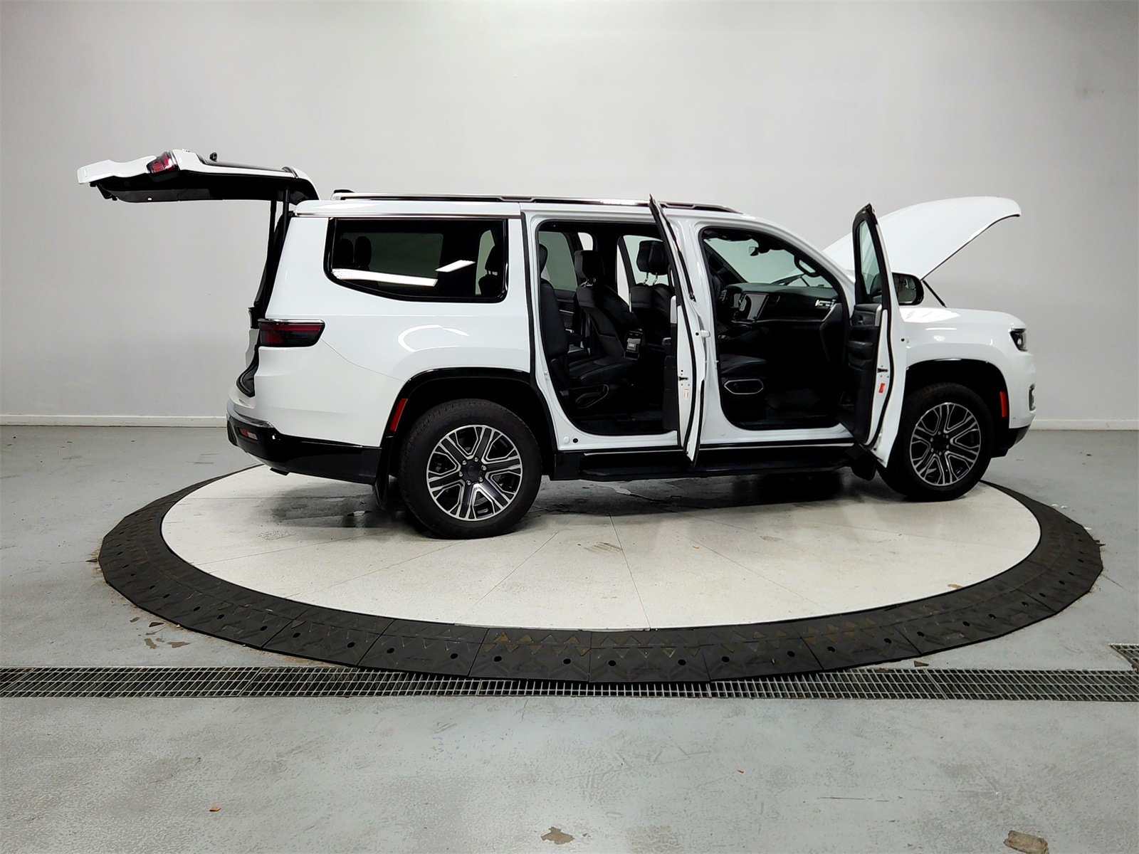 2024 Jeep Wagoneer Series II photo 15