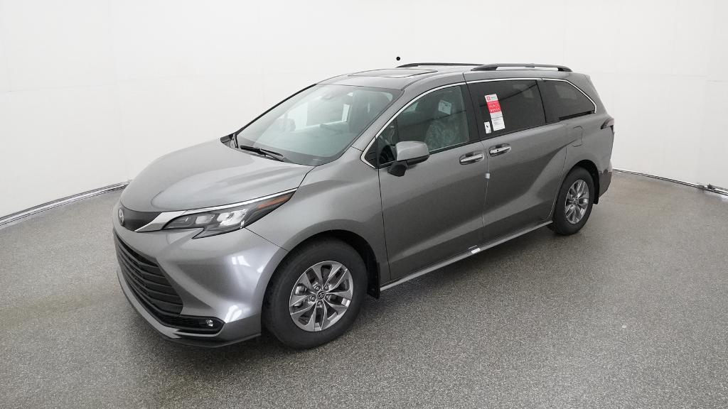 2026 Toyota Sienna XLE's photo
