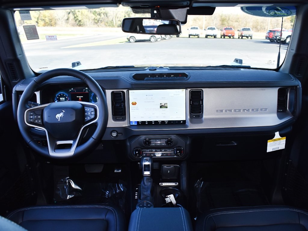 2025 Ford Bronco Outer Banks photo 4