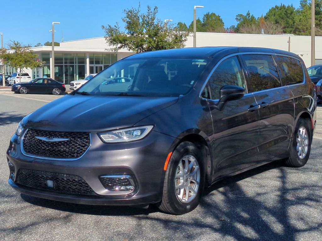 2023 Chrysler Pacifica Touring L's photo