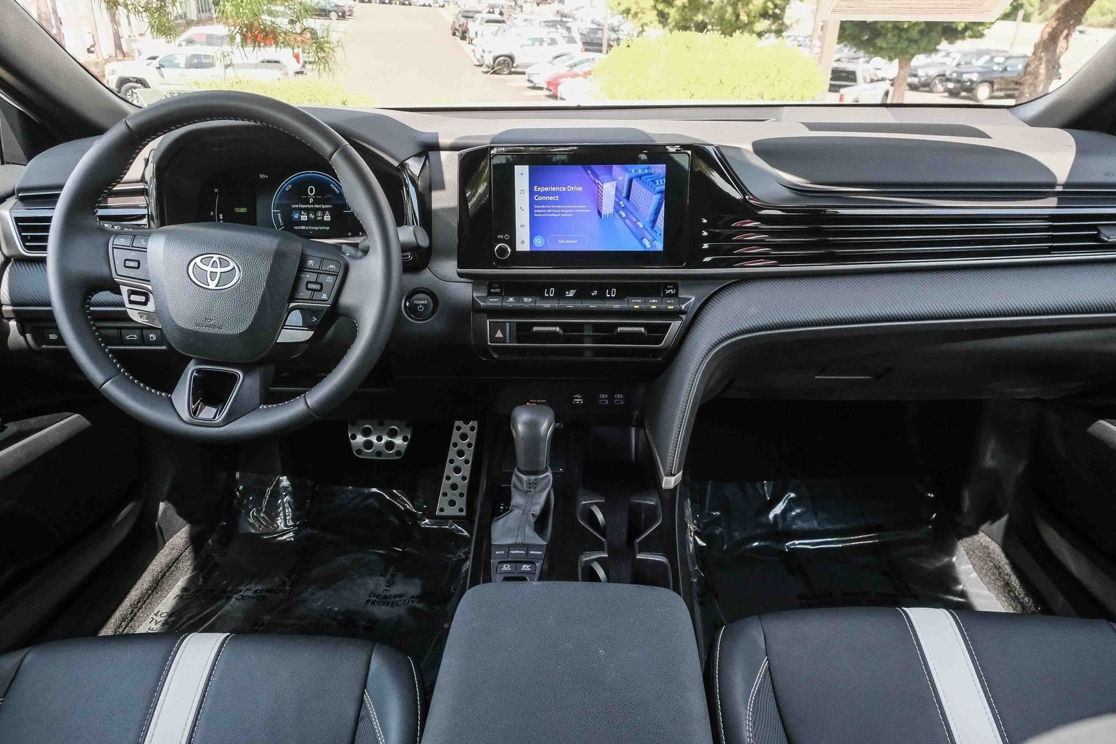 2025 Toyota Camry SE photo 12