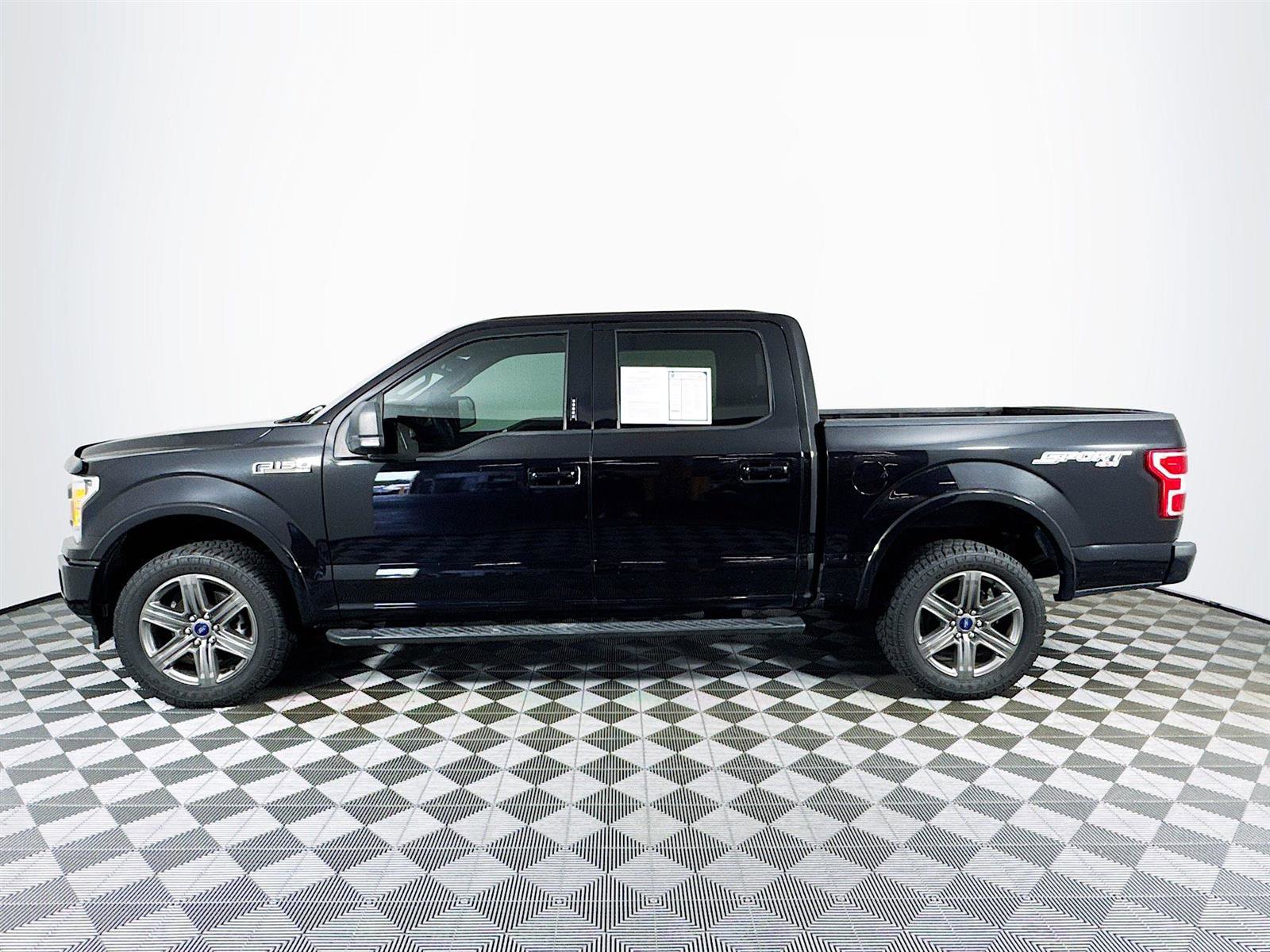 2020 Ford F-150 XLT photo 3