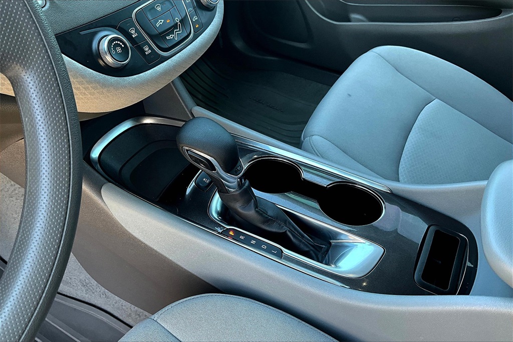 2022 Chevrolet Malibu LS photo 15