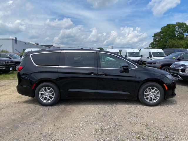 2025 Chrysler Voyager LX photo 2