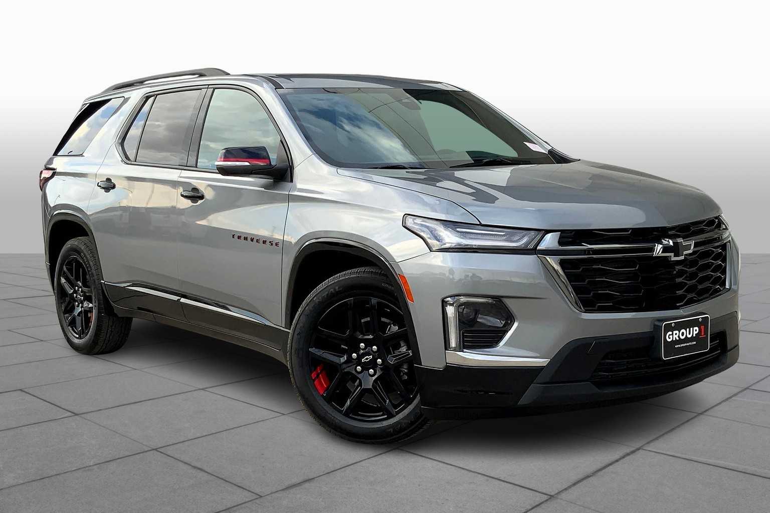 2023 Chevrolet Traverse Premier photo 2
