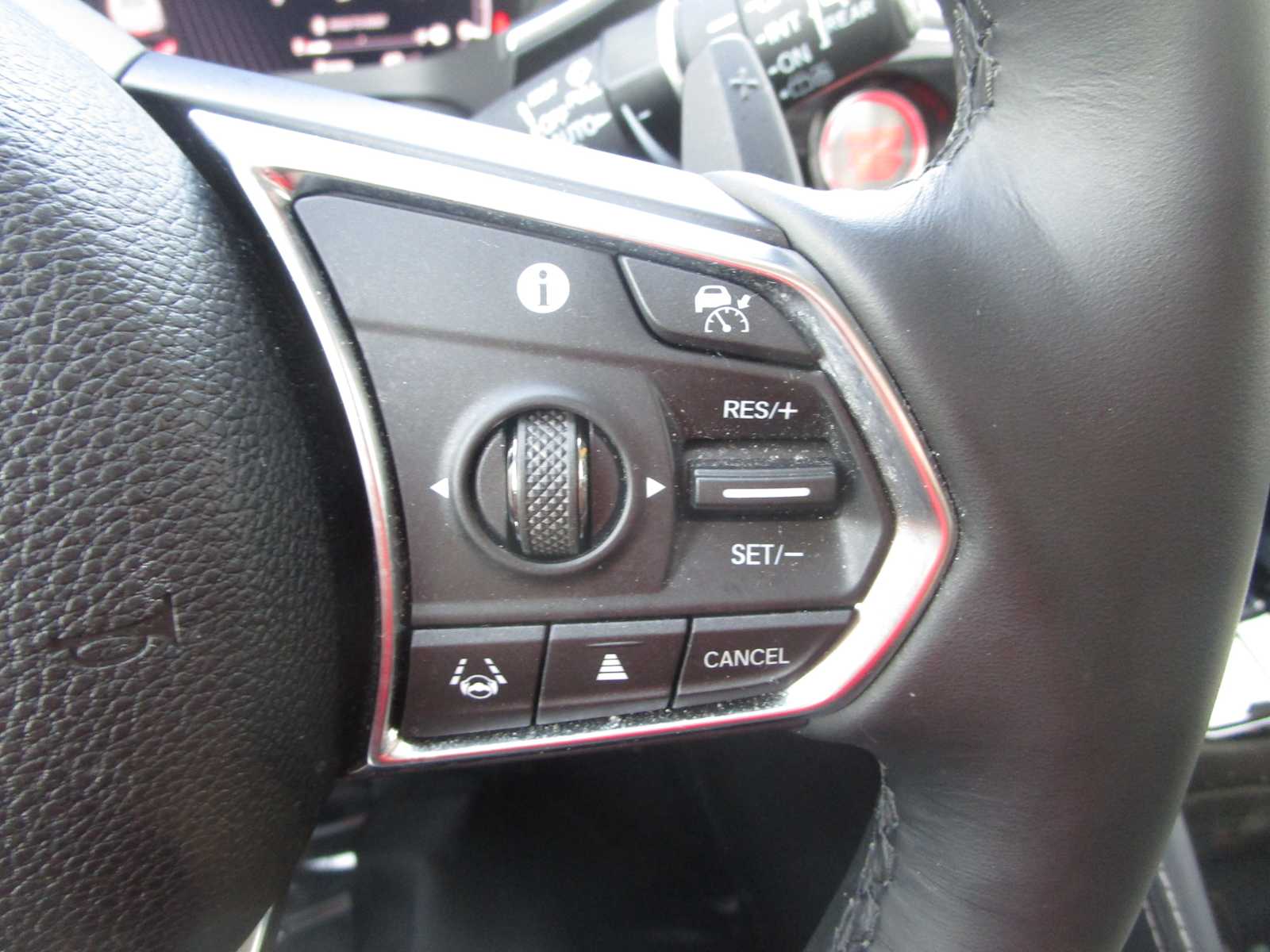 2023 Acura MDX SH-AWD Advance photo 32