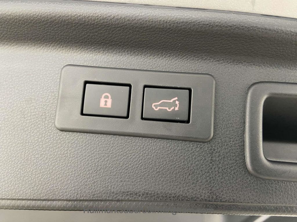 2023 Subaru Forester Touring photo 9