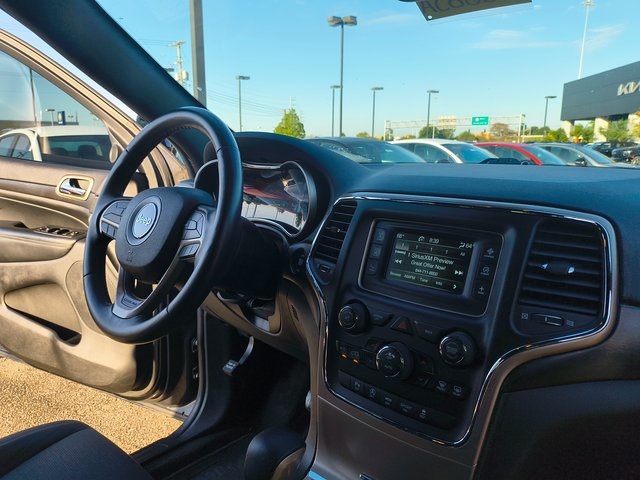 2017 Jeep Grand Cherokee Laredo photo 21