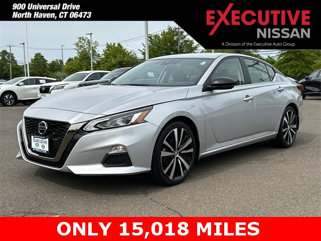 2022 Nissan Altima SR photo 4