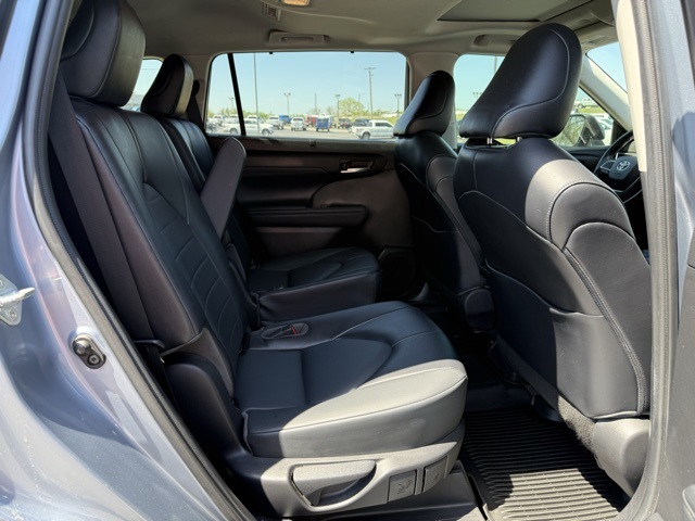 2022 Toyota Highlander XLE photo 12