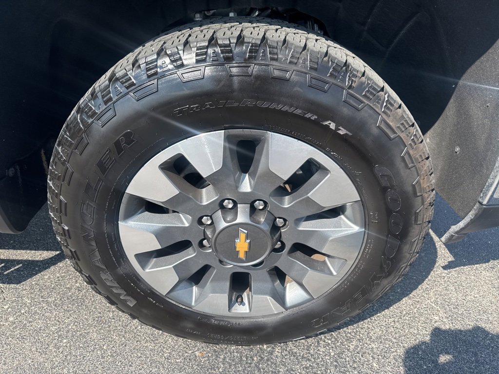 2025 Chevrolet Silverado 2500HD LT photo 9