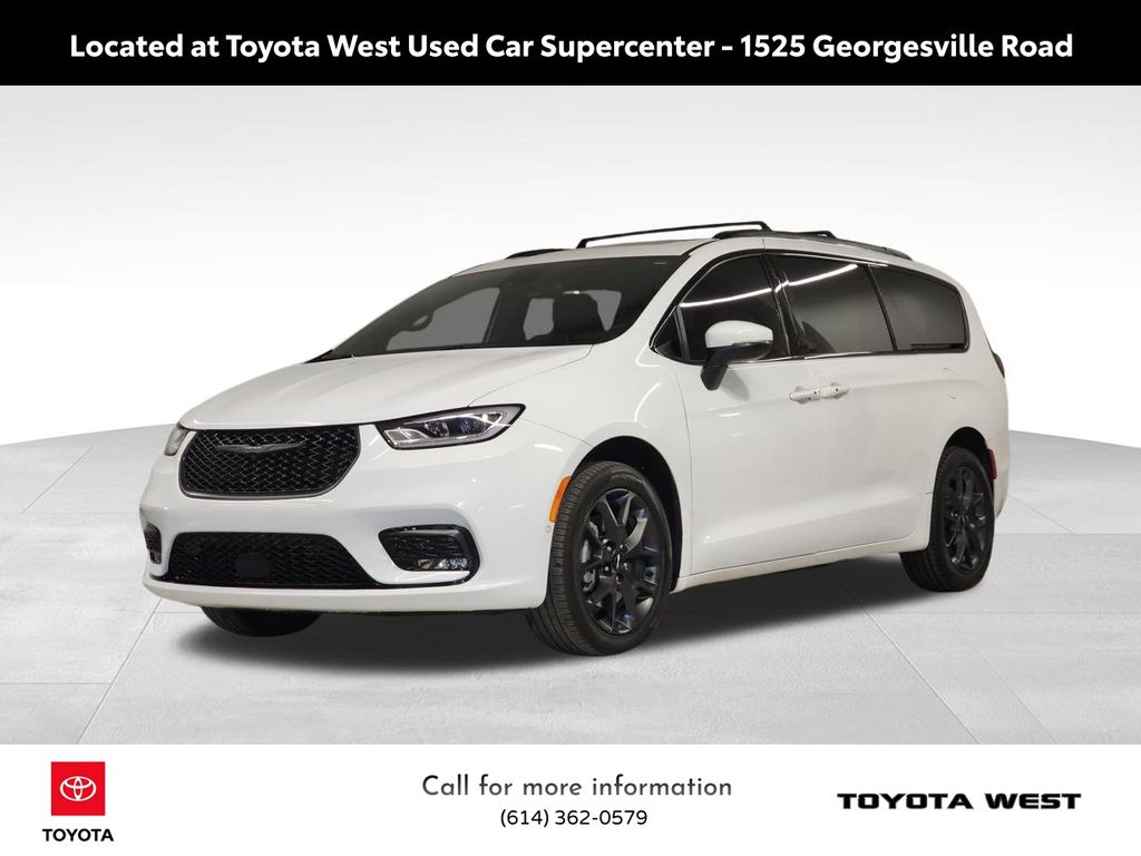 2023 Chrysler Pacifica Touring L's photo