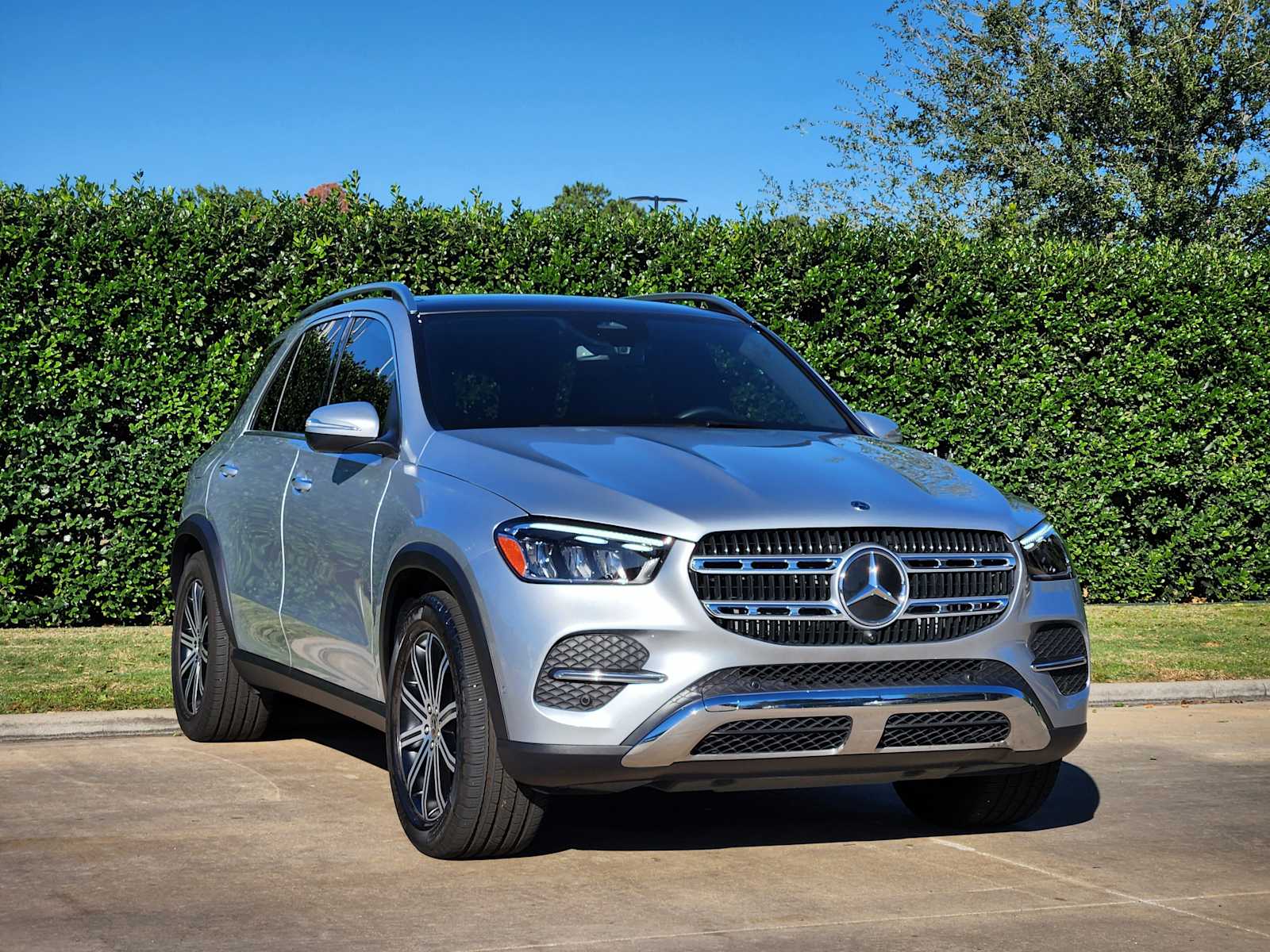 2025 Mercedes Benz GLE 350 4MATIC photo 3