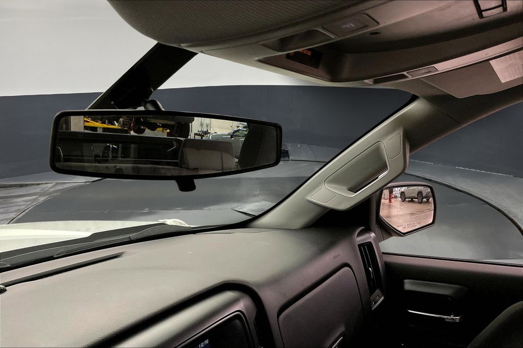2017 Chevrolet Silverado 1500 Custom photo 21