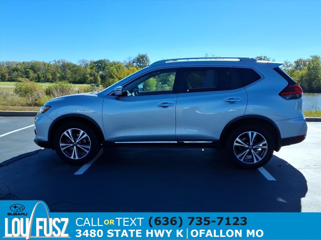 2017 Nissan Rogue SL photo 3