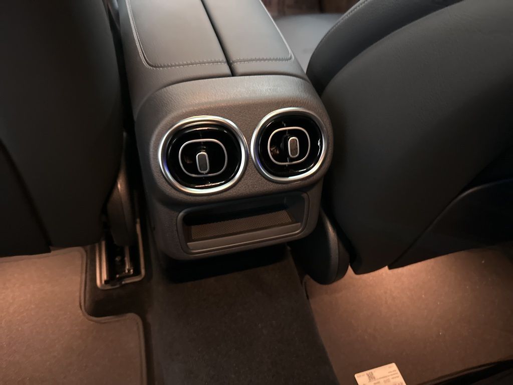 2026 Mercedes Benz GLC 300 4MATIC photo 16