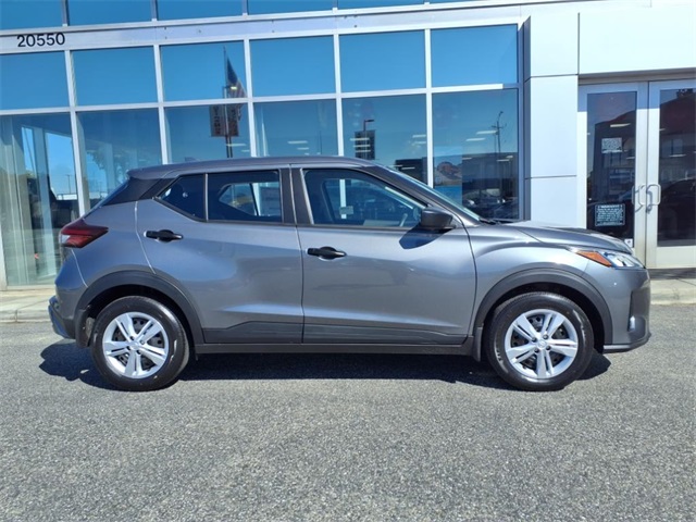 2025 Nissan Kicks Play S photo 4