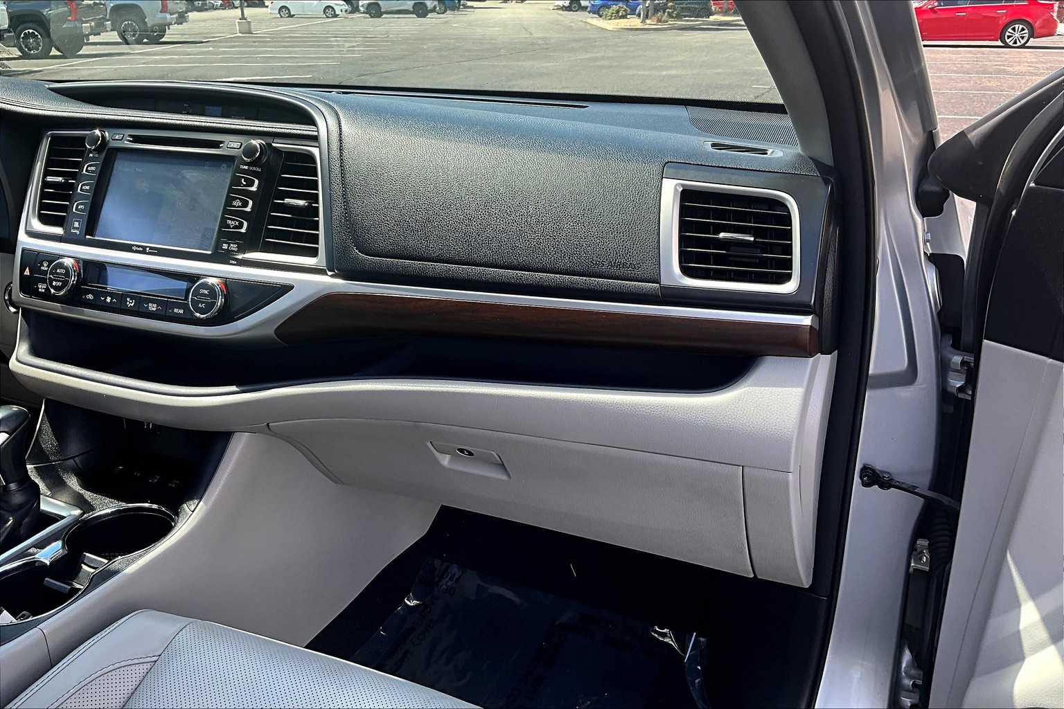 2015 Toyota Highlander Limited photo 18