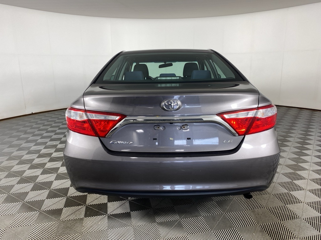 2016 Toyota Camry LE photo 9