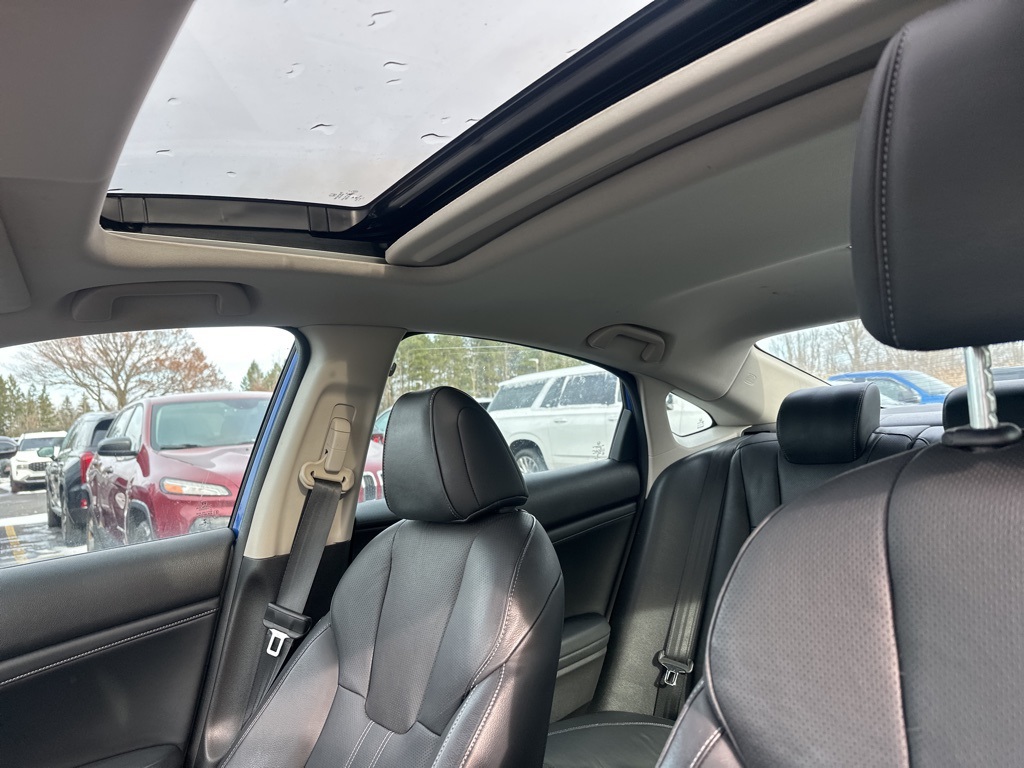 2019 Honda Insight Touring photo 3