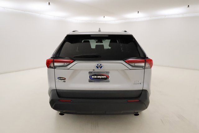 2022 Toyota RAV4 Hybrid XLE photo 2