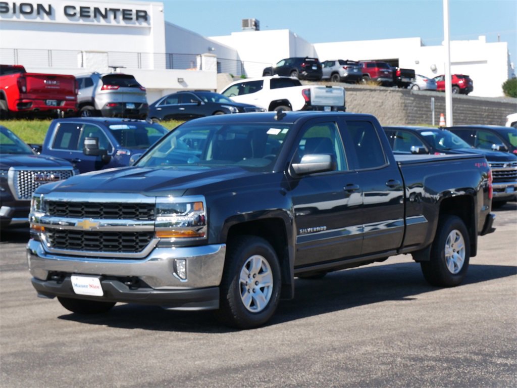 2018 Chevrolet Silverado 1500 LT photo 3