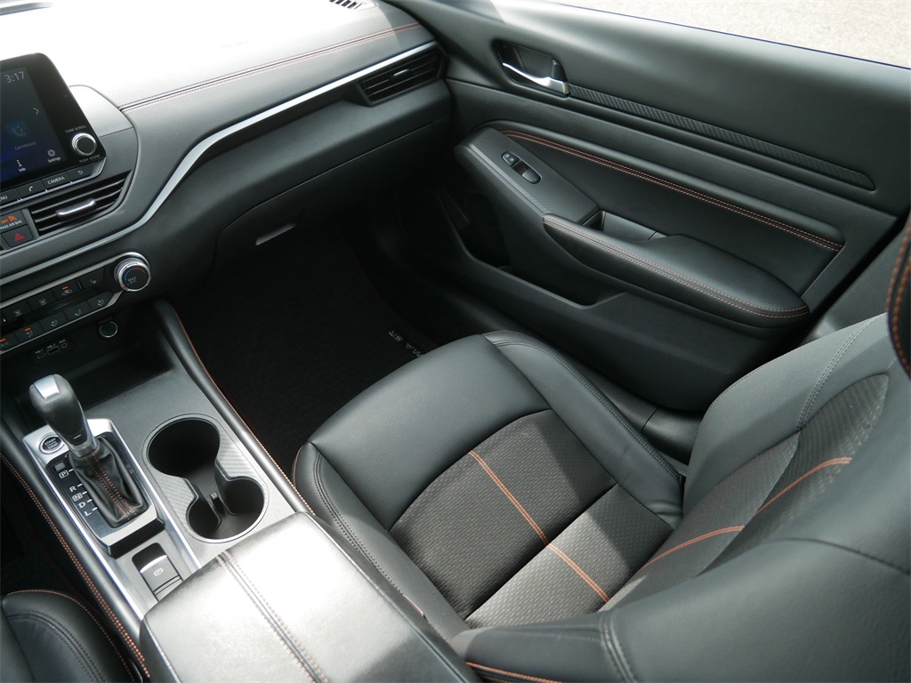 2022 Nissan Altima 2.5 SR photo 14