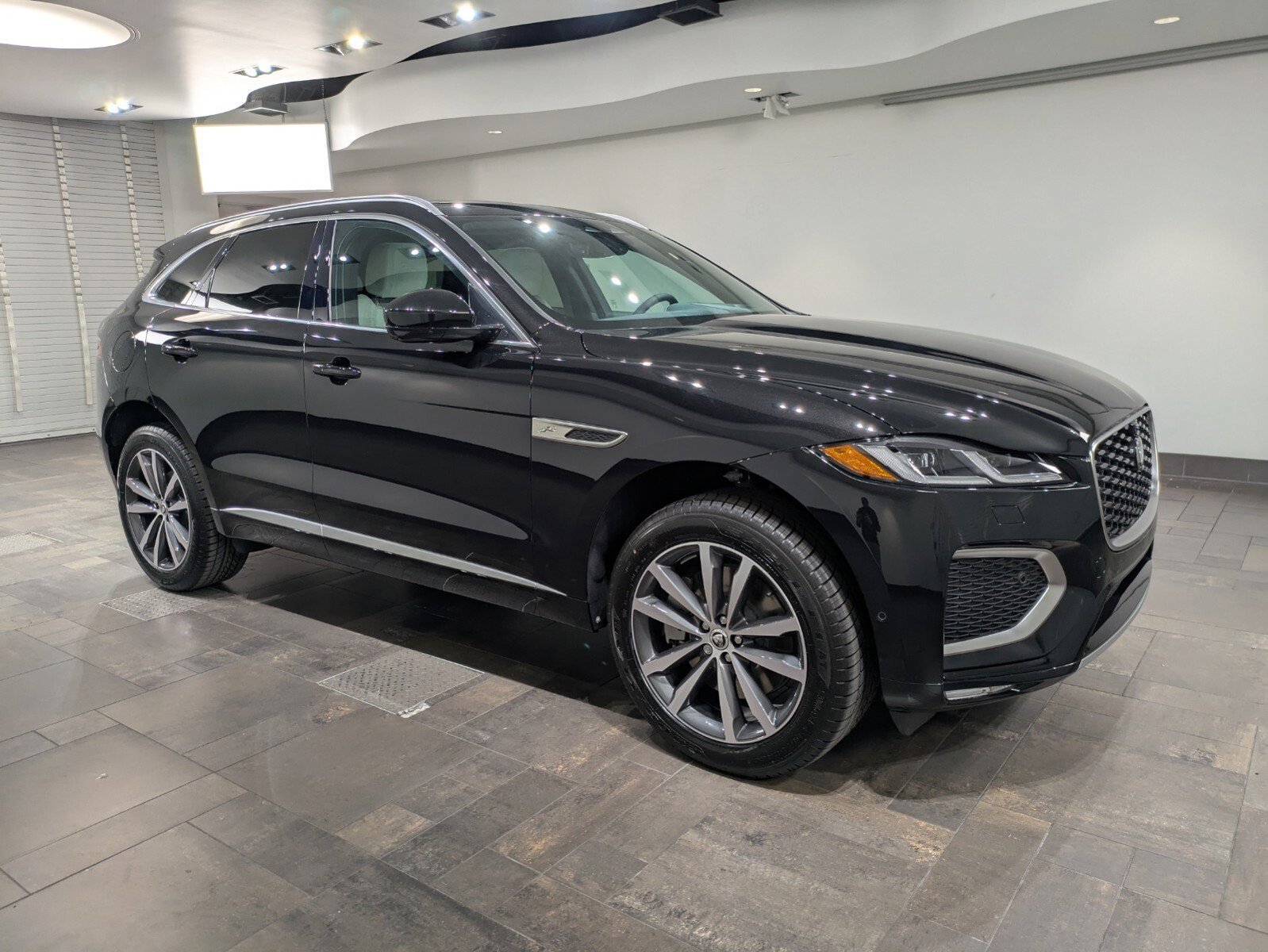 2026 Jaguar F-PACE P250 R-Dynamic S photo 28