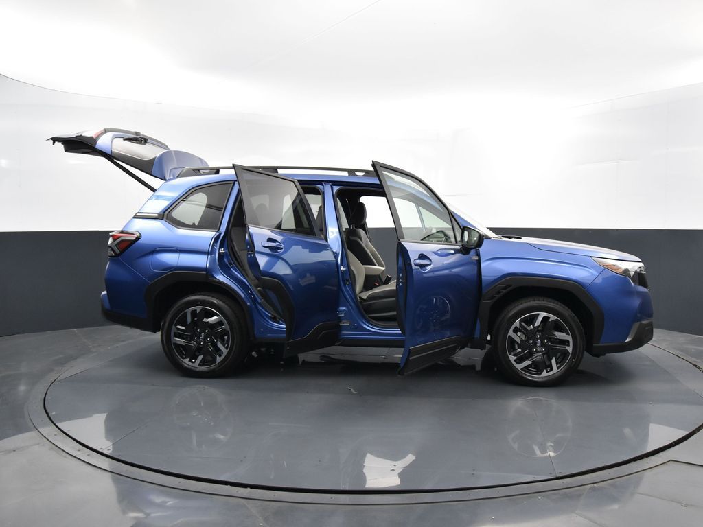2025 Subaru Forester Premium photo 35