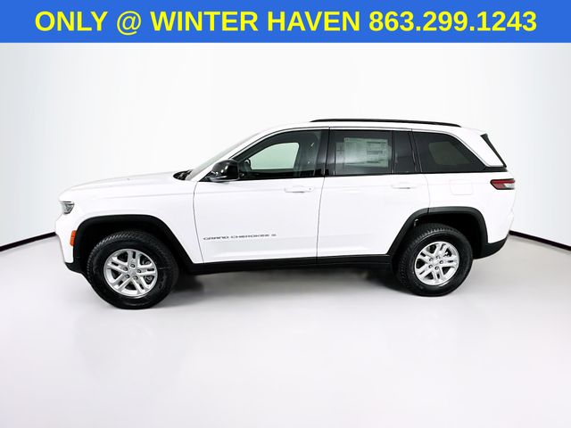 2025 Jeep Grand Cherokee Laredo photo 4