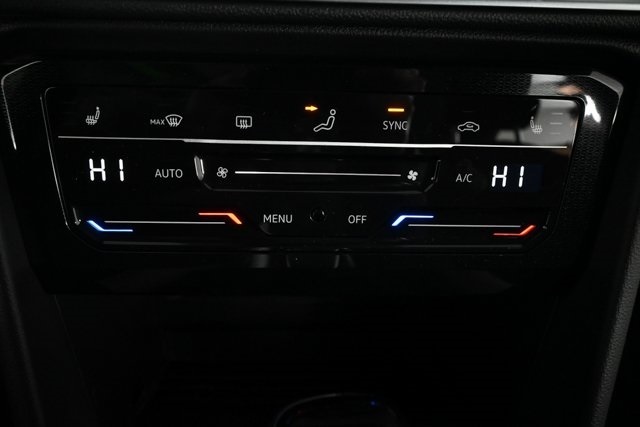 2025 Volkswagen Taos SE photo 30