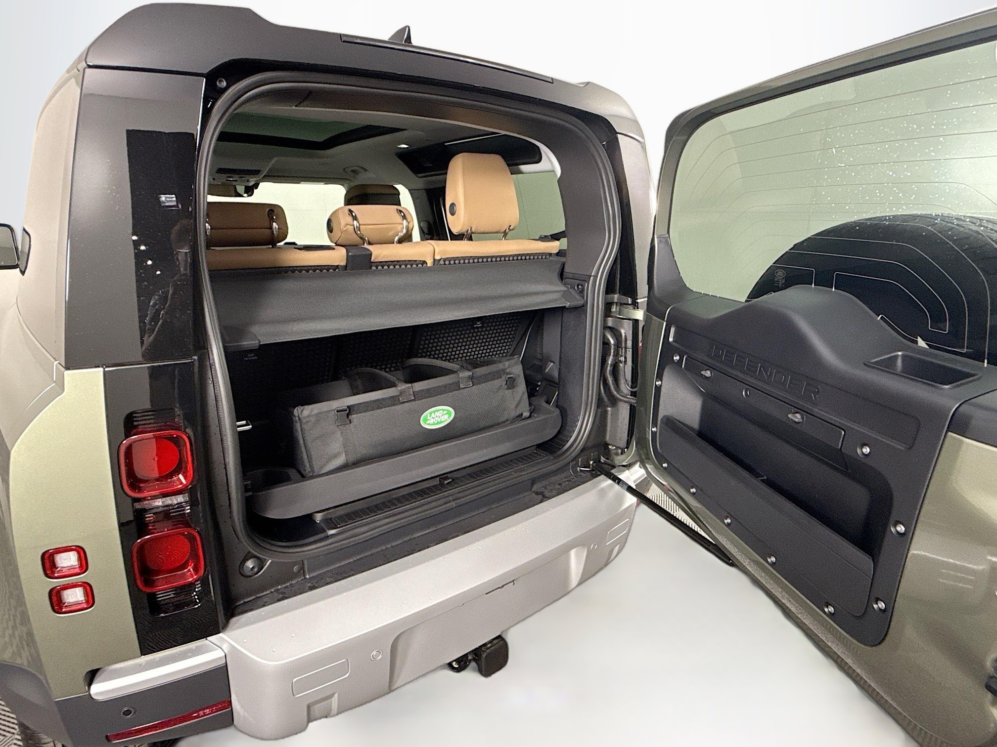 2025 Land Rover Defender 90 S photo 7