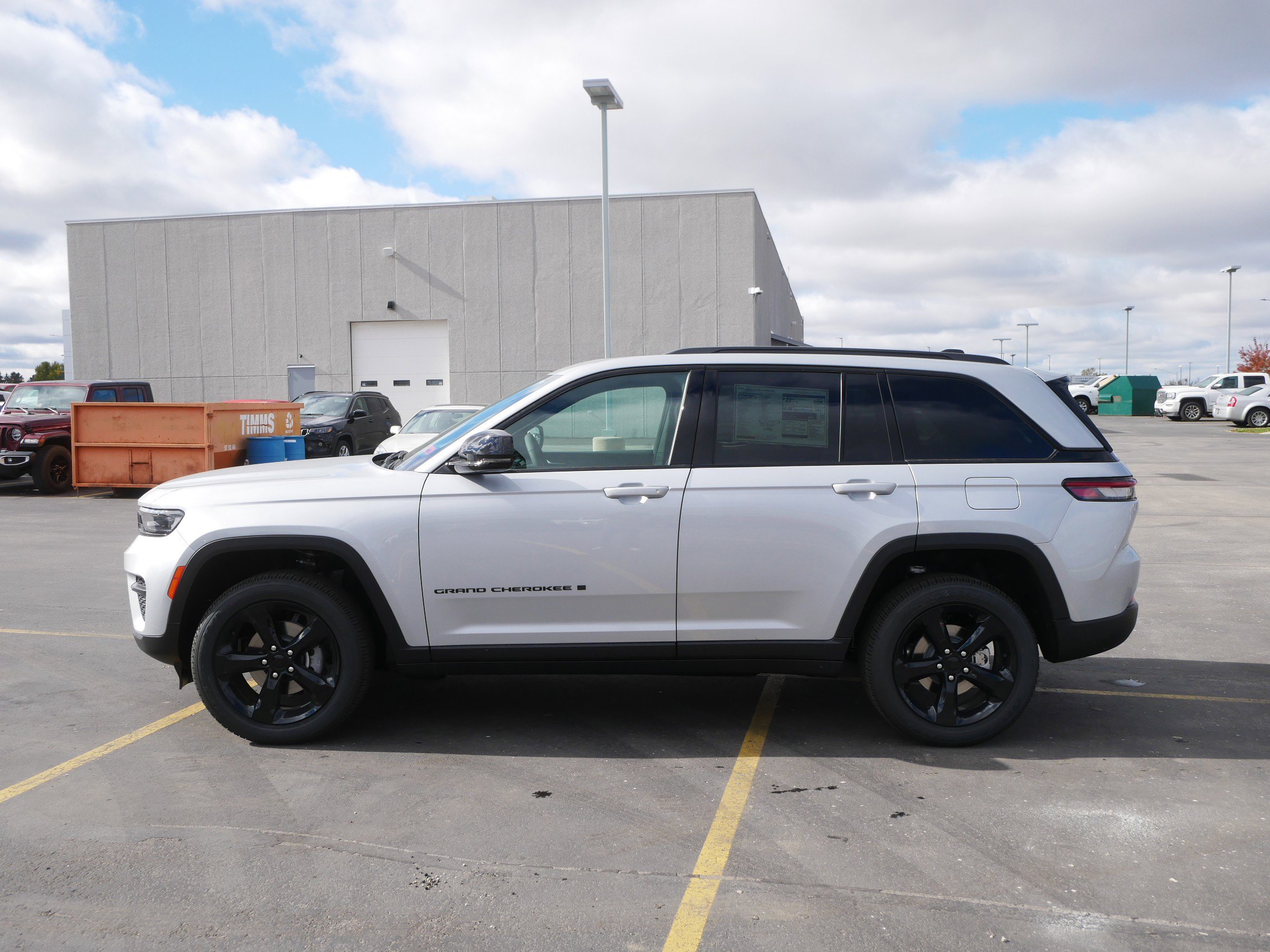 2025 Jeep Grand Cherokee Altitude X photo 3