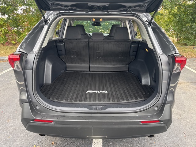 2021 Toyota RAV4 Hybrid LE photo 7