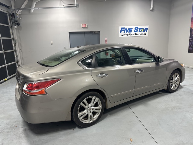 2013 Nissan Altima 3.5 SV photo 9