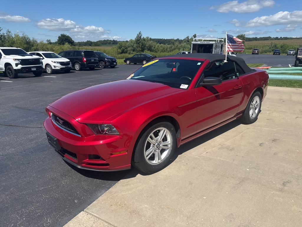 2013 Ford Mustang V6 Convertible photo 3