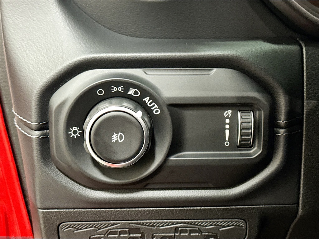 2025 Jeep Wrangler Sahara photo 35