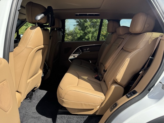 2025 Land Rover Range Rover SE photo 18