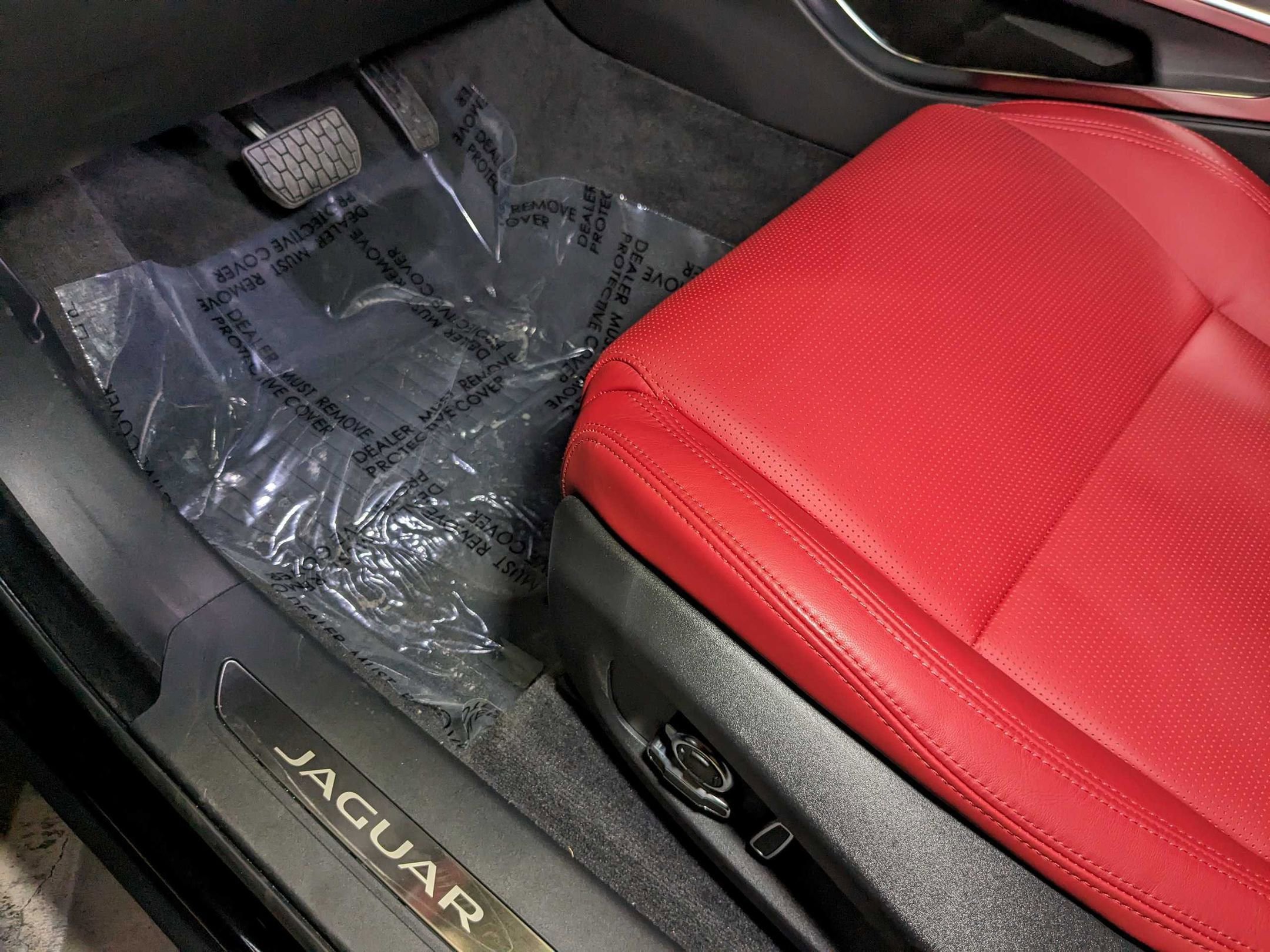 2024 Jaguar F-PACE P400 R-Dynamic S photo 2