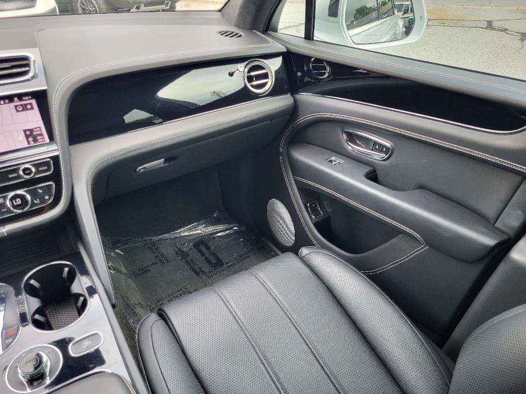 2021 Bentley Bentayga V8 photo 31