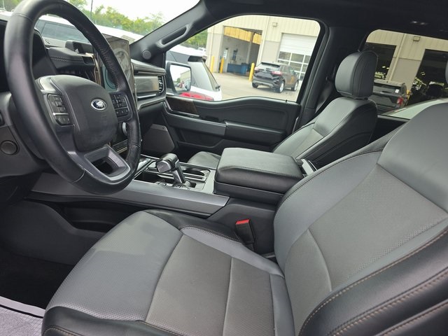2023 Ford F-150 Lightning Lariat photo 3
