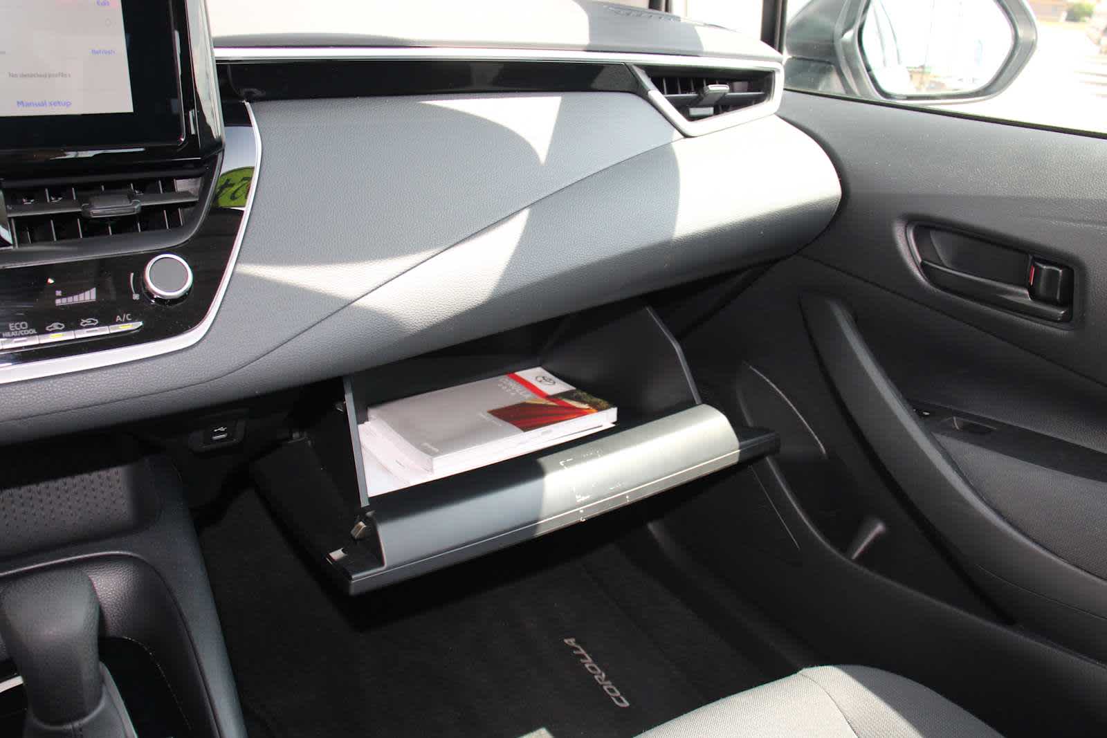 2024 Toyota Corolla LE photo 28