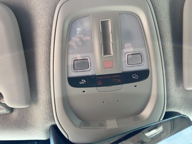 2026 Volvo XC40 Plus photo 18