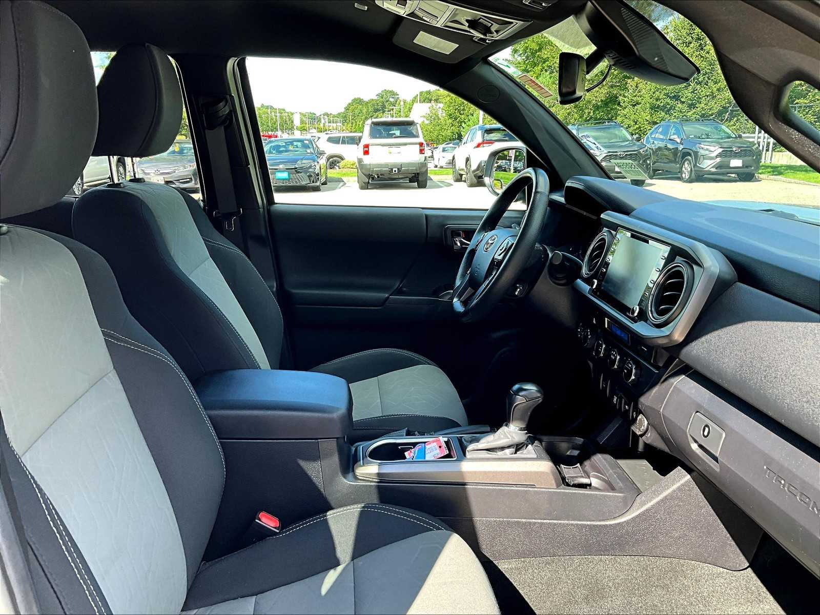 2023 Toyota Tacoma TRD photo 11