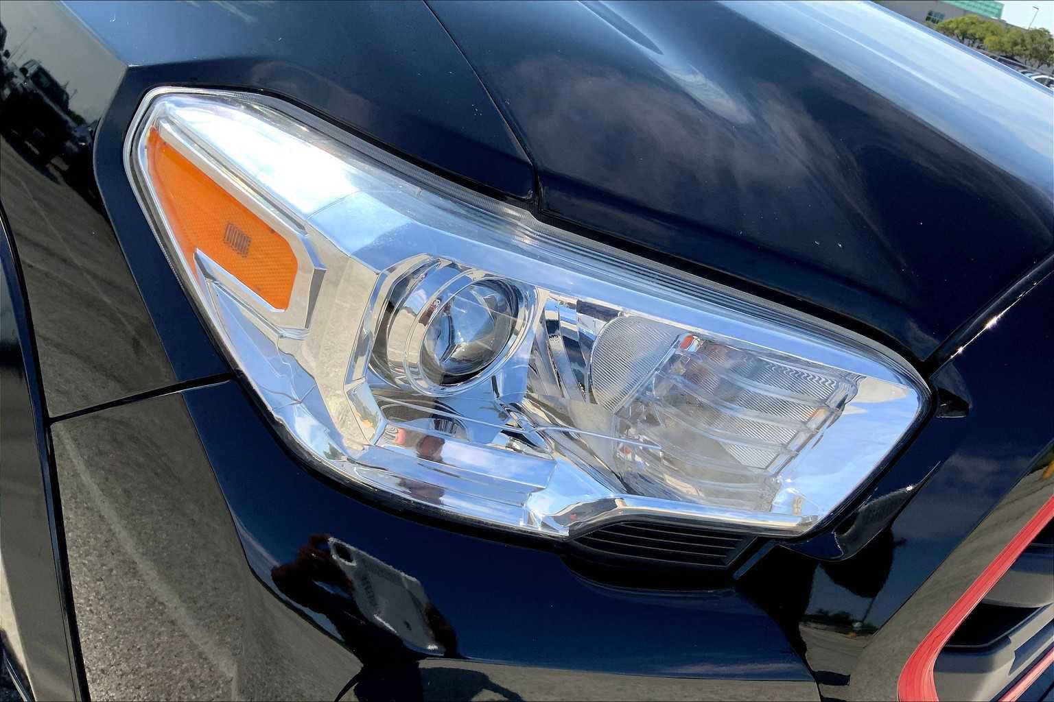 2017 Toyota Tacoma SR5 photo 26