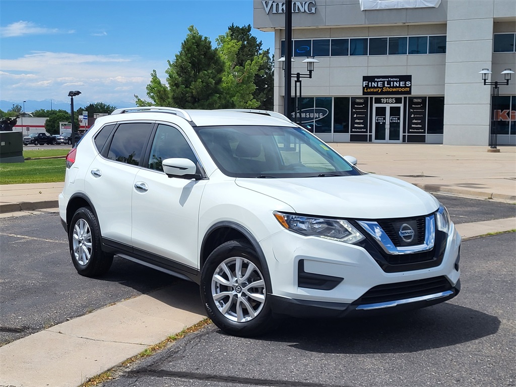 2017 Nissan Rogue SV photo 2